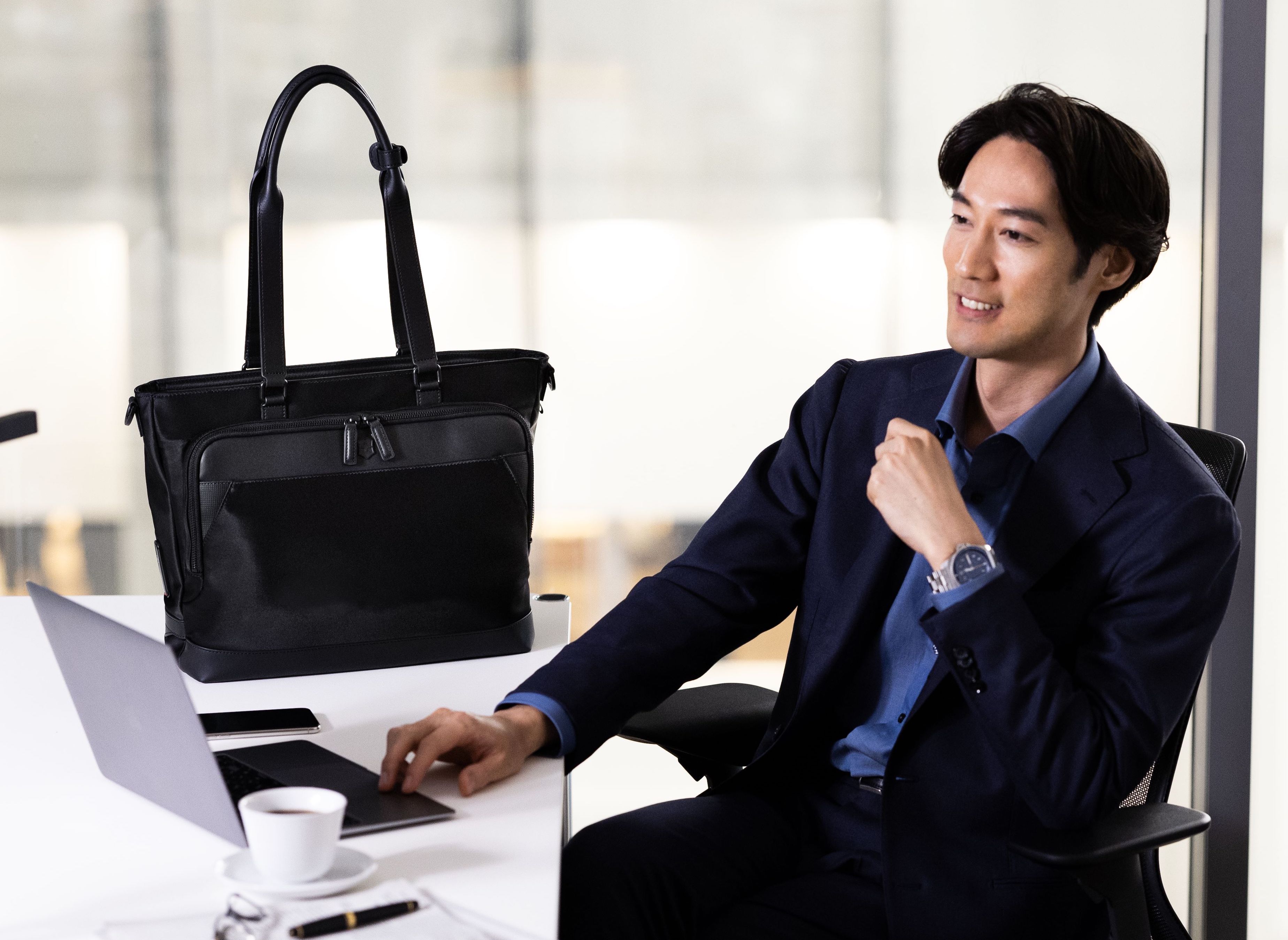 ビクトリノックスの大ヒット作：ビジネスバッグ「アロックス ネロ」の